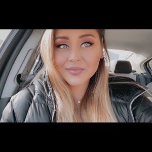 Meet your Posher, Adriana